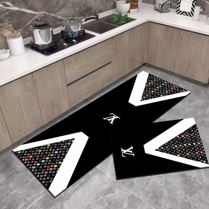 モノグラム柄ラグ